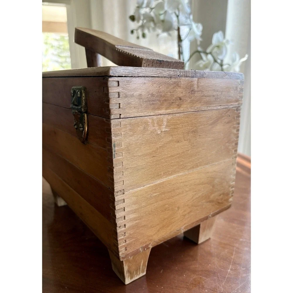 Cavalier Guardsman Vintage Wooden Shoebox Deluxe Shoes Shine Case Dovetail